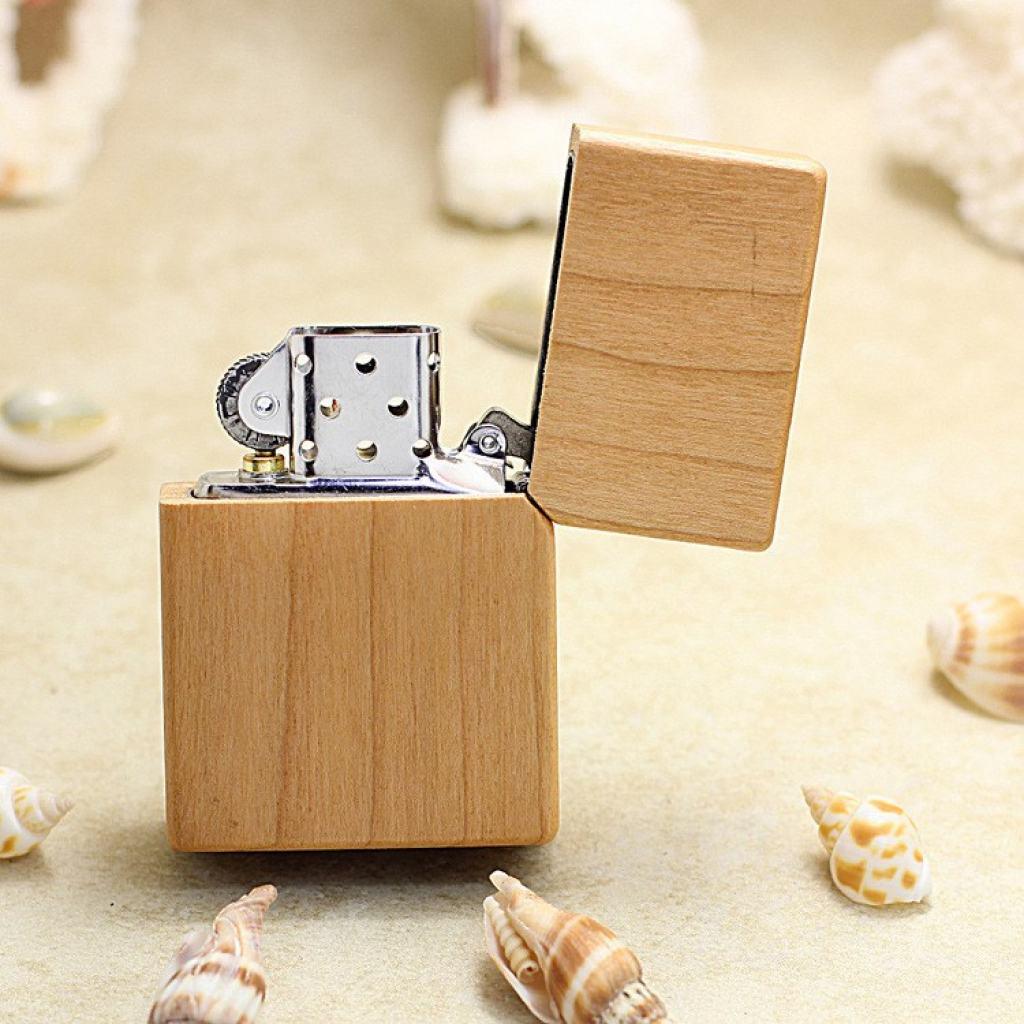 Bật Lửa  Zippo Bọc Gỗ Anh Đào Biểu Tượng Chữ Thập Mạ Bạc