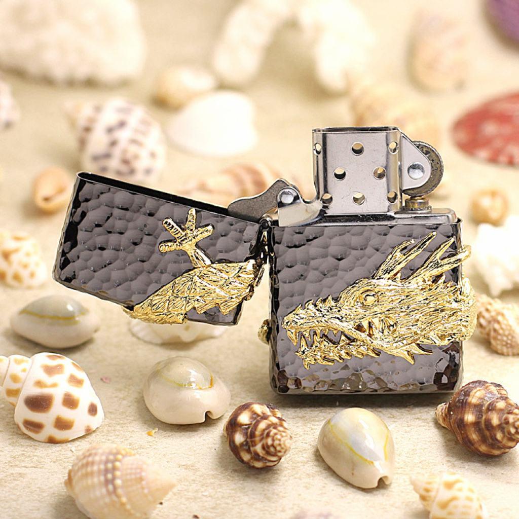 Bật Lửa Zippo Xuất Nhật Băng Đen Huy Hiệu Rồng Ba Chiều Mạ Vàng