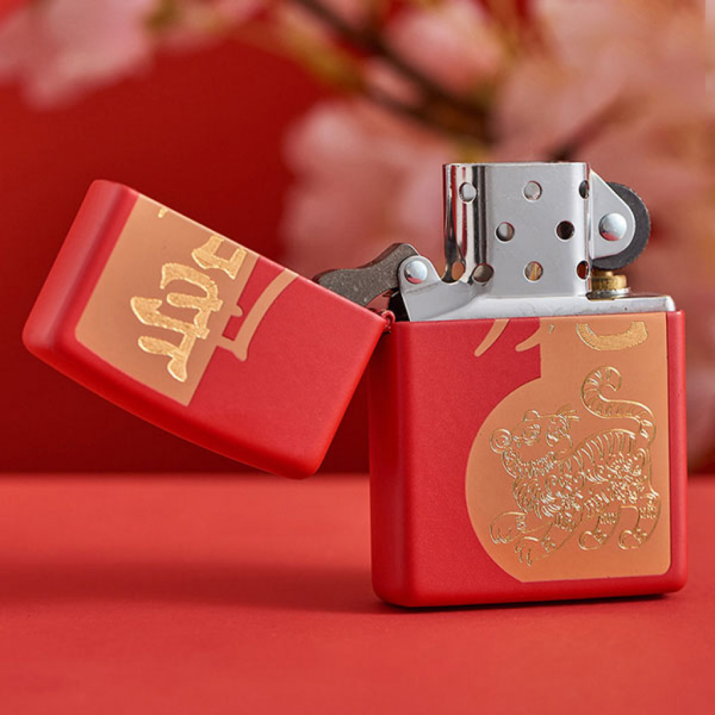 Bật Lửa Zippo Sơn Phủ Đỏ Năm Nhâm Dần - Sku 49701 – Zippo Year of the Tiger Design Red Matte