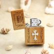 Bật Lửa  Zippo Bọc Gỗ Anh Đào Biểu Tượng Chữ Thập Mạ Bạc