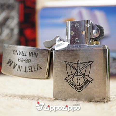 Bật lửa zippo chiến tranh việt nam đời số ( VIETNAM-NHA TRANG 68-69 )