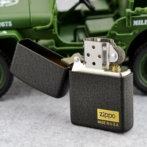 Zippo chính hãng Đen sần có logo zippo made in usa
