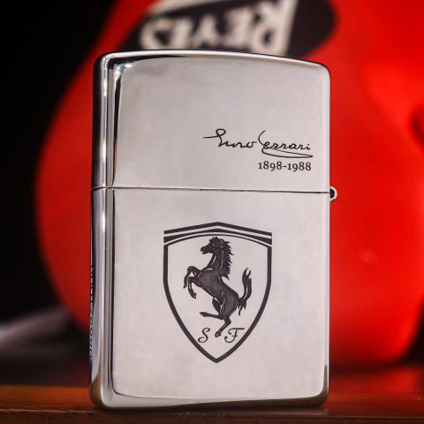 Bật lửa Zippo chĩnh hãng động mạ chrome phổ màu khắc Ferrari