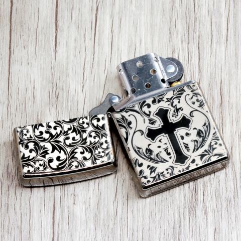 Bật Lửa Zippo Chính Hãng Khắc Hoa Văn Thánh Giá Đen Bóng
