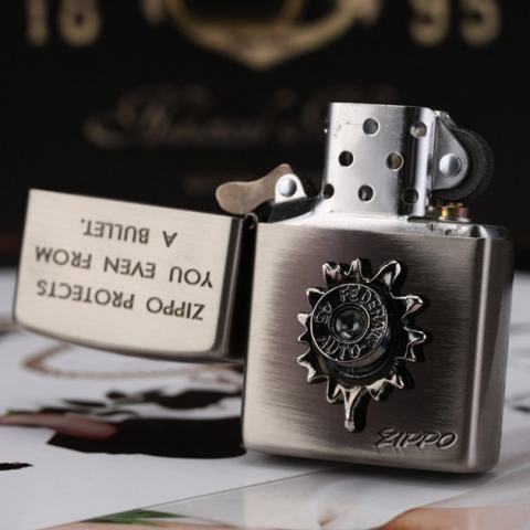 Bật Lửa Zippo Chính Hãng Phiên Bản Xuất Nhật Ốp Viên Đạn Cổ Điển Màu Bạc