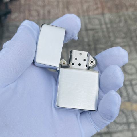 BẬT LỬA ZIPPO CỔ TRƠN MÀU BẠC XƯỚC SẢN XUẤT NĂM 1958