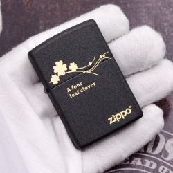 Bật Lửa Zippo Đen Nhám Khắc Cỏ Bốn Lá - Mã SP: ZPC2974