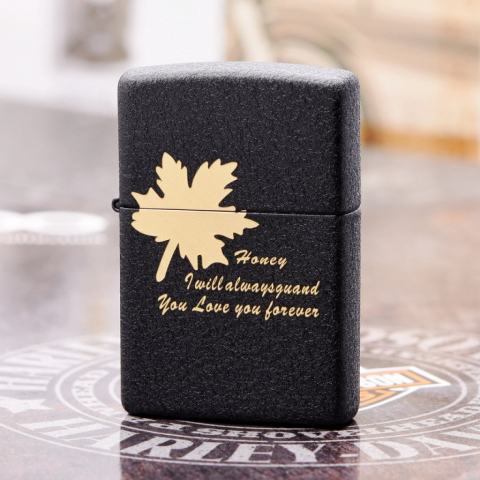 Bật Lửa Zippo Đen Nhám Khắc Lá Phong Đỏ