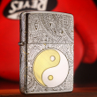Bật Lửa Zippo Đồng Khắc Hoa Văn Bát Quái Mạ Chrome