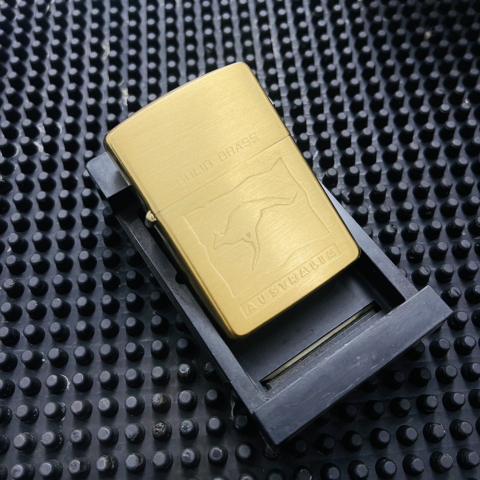 BẬT LỬA ZIPPO ĐỒNG NGUYÊN KHỐI SẢN XUẤT NĂM 1992 CHỦ ĐỀ ÚC