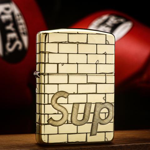 Bật lửa Zippo khắc bức tường Supreme bản armor đồng bóng