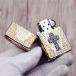 Bật Lửa Zippo Khắc Chữ Thập Và Kinh Thánh Màu Bạc Bản Ốp Nổi Aromr