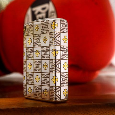 Bật lửa zippo khắc hoa văn ý Caro bản mạ Chrome