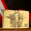 Bật lửa Zippo khắc thiên thần và ác quỷ bản đồng bón