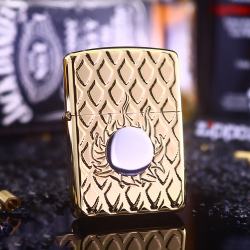 Bật Lửa Zippo Khảm trai Rồng Và Đính Ngọc Rồng Ở Giữa Bản Vàng - Mã SP: ZPC2608
