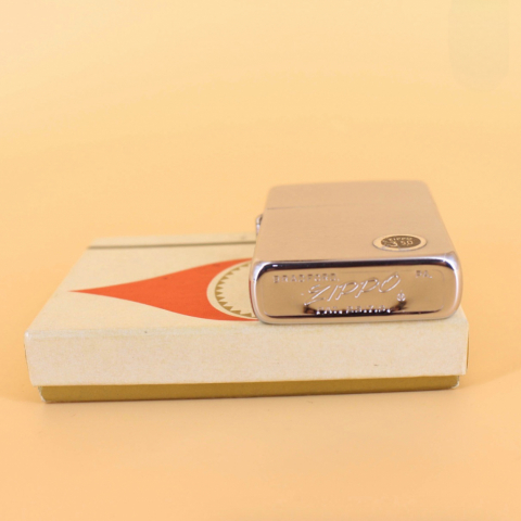 BẬT LỬA ZIPPO LA MÃ  2 MẶT XƯỚC CỔ ĐIỂN  NĂM 1964