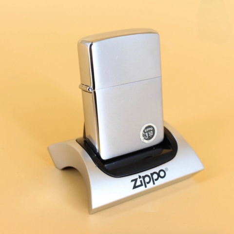 BẬT LỬA ZIPPO LA MÃ  2 MẶT XƯỚC CỔ ĐIỂN  NĂM 1964
