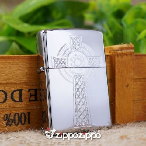 Bật lửa zippo mầu bạc khắc chữ thập