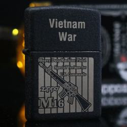 Bật Lửa Zippo Màu Đen Nhám Khắc Súng M16 - Mã SP: ZPC2249