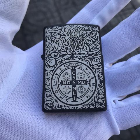 Bật lửa Zippo phiên bản Constantine hình la bàn