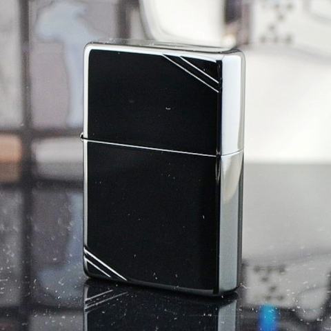 Bật lửa Zippo phiên bản Cutaway Titan