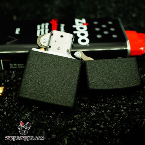 Bật Lửa Zippo Phiên Bản Màu Đen Nứt Khăc Chúa Sơn Lâm Dũng Mãnh