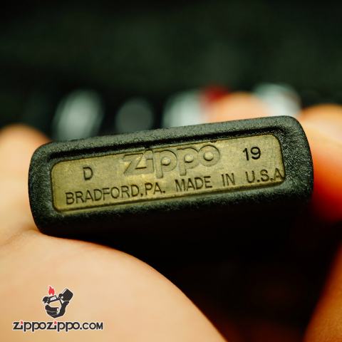 Bật Lửa Zippo Phiên Bản Màu Đen Nứt Khăc Chúa Sơn Lâm Dũng Mãnh