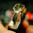 Bật lửa Zippo phiên bản màu đen nứt khăc logo Manchester