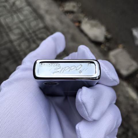 Bật lửa Zippo trơn mạ chrome sản xuất năm 1979 (cái)