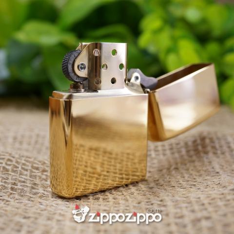 Bật lửa zippo vàng bóng khắc xe vespa