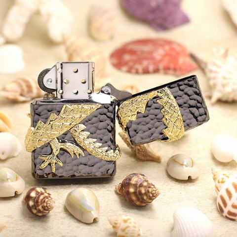 Bật Lửa Zippo Xuất Nhật Băng Đen Huy Hiệu Rồng Ba Chiều Mạ Vàng