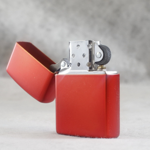Bật Lửa Zippo Sơn Màu Đỏ Ánh Kim - SKU 49475 – Zippo Metallic Red Zippo