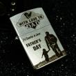 Zippo bac xước khắc hình cha con