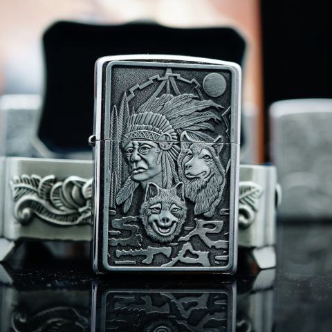 Zippo bạc xước ốp nổi Bộ Gia Tộc