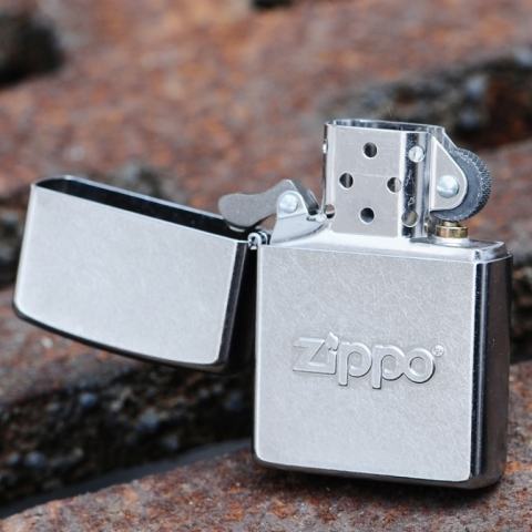 Zippo Chính Hãng Bạc Xước Dập Nổi Chữ Zippo