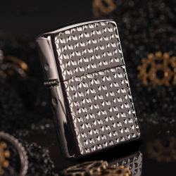 Zippo Chính Hãng Đen Họa Tiết Cắt Kim Cương - Mã SP: ZPC1296