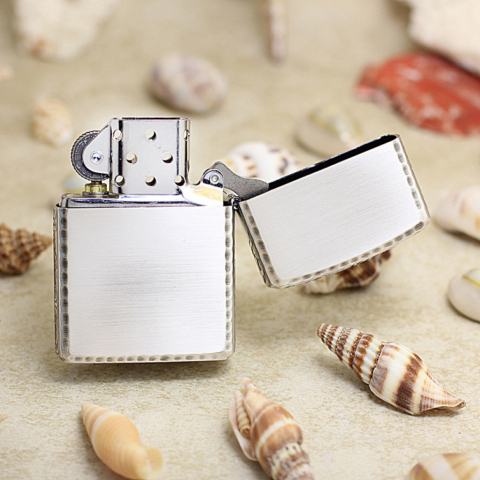 Zippo Chính Hãng Màu Bạc  Khắc Chữ Thập Quanh Viền Vỏ Dày Armor Giới Hạn