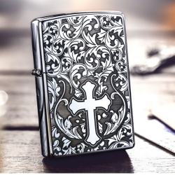 Zippo Chính Hãng Chrome Khắc Hoa Văn Arab Xung Quanh Chữ Thập - Mã SP: ZPC1689