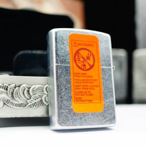 Zippo Cổ bạc xước hình bia Budweiser sản xuất 2000