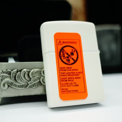 Zippo Cổ trắng sơn in King Of Beers sản xuất 1997