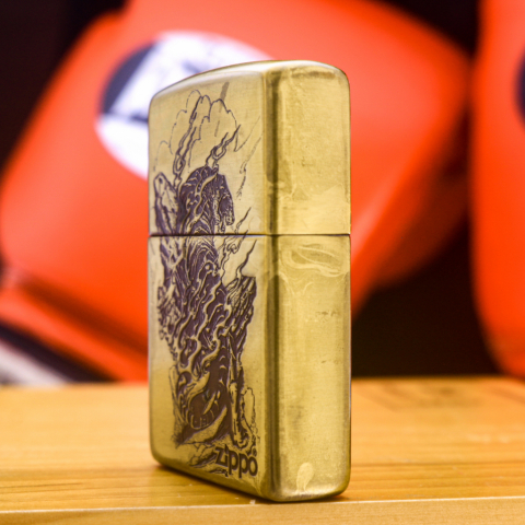 Zippo khắc hổ leo núi bản đồng đốt