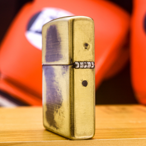 Zippo khắc hổ leo núi bản đồng đốt