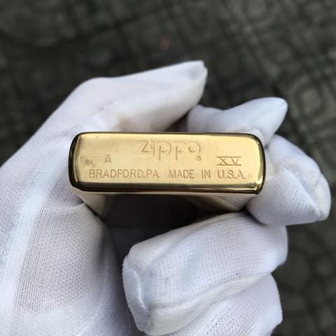 Zippo màu vàng logo Hard rock sản xuất năm 1999 (cái)