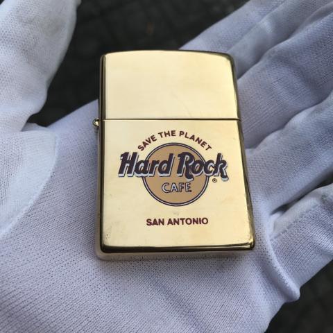 Zippo màu vàng logo Hard rock sản xuất năm 1999 (cái)