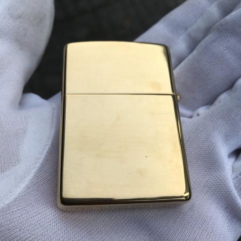 Zippo màu vàng logo Hard rock sản xuất năm 1999 (cái)