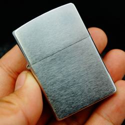 Zippo sản xuất 2002 chrome bạc xước cổ điển - Mã SP: ZPC2270-43