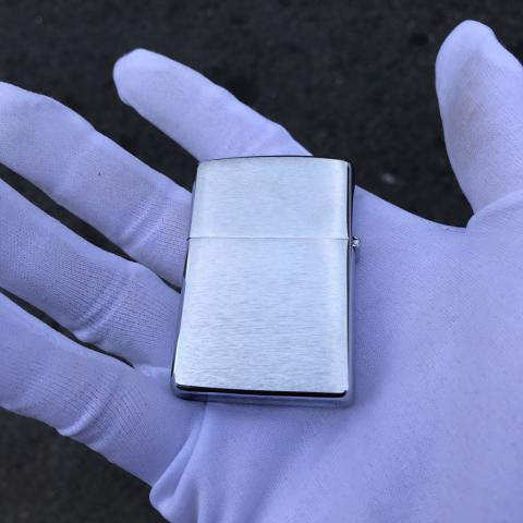 Zippo tem USA 32 LOVE năm 1997 (cái)